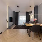 Modern With Ac & Parking In By Renters *