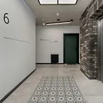Modern With Ac & Parking In By Renters