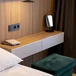 Modern With Ac & Parking In By Renters Appartement