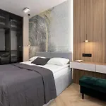 Modern With Ac & Parking In By Renters Appartement