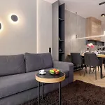 Modern With Ac & Parking In By Renters Daire *