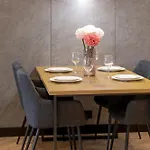 Modern With Ac & Parking In By Renters *