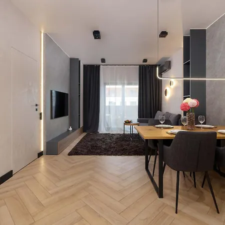 Modern With Ac & Parking In By Renters *