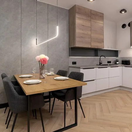 Modern With Ac & Parking In By Renters Διαμέρισμα Βρότσλαβ