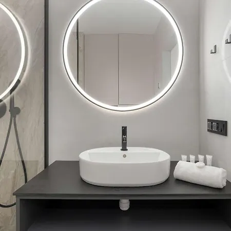 Modern With Ac & Parking In By Renters Διαμέρισμα *