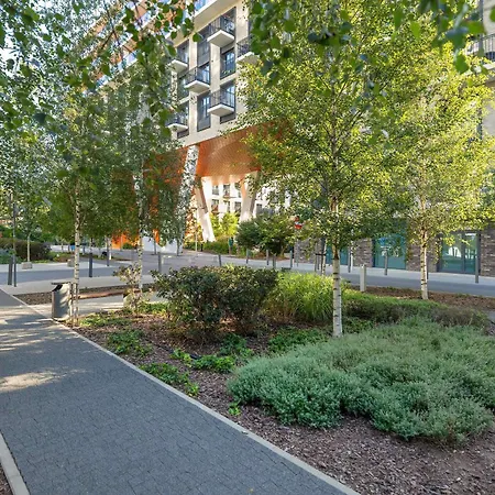 Modern With Ac & Parking In By Renters