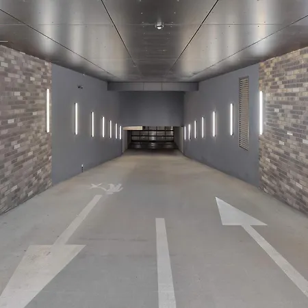 Modern With Ac & Parking In By Renters Lejlighed