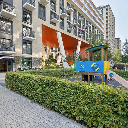 Modern With Ac & Parking In By Renters