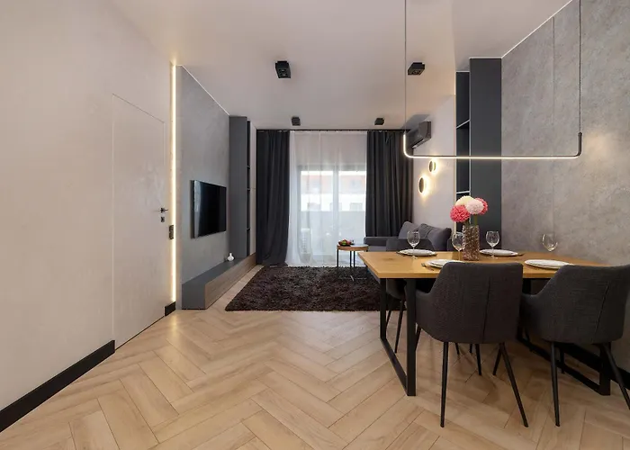 Modern With Ac & Parking In By Renters *