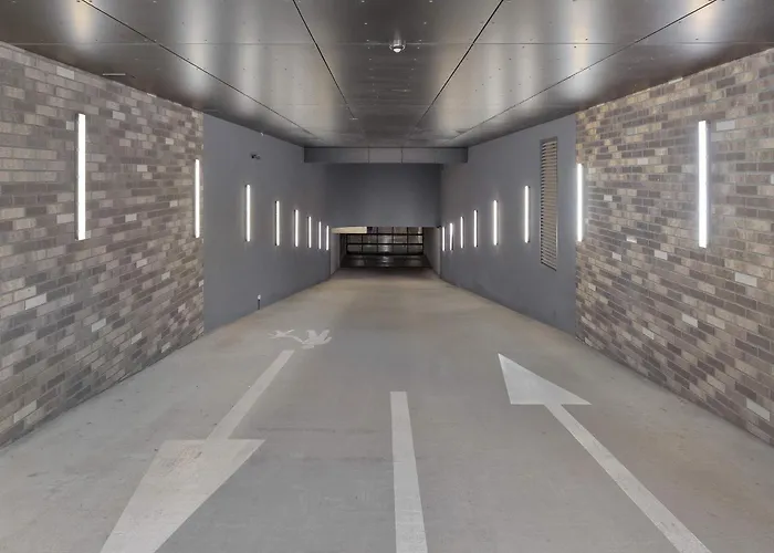 Modern With Ac & Parking In By Renters Lejlighed