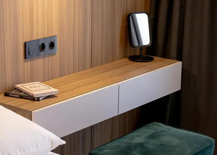 Modern With Ac & Parking In By Renters Lejlighed