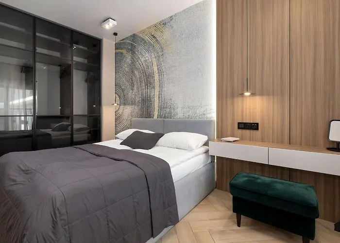 Modern With Ac & Parking In By Renters Lejlighed