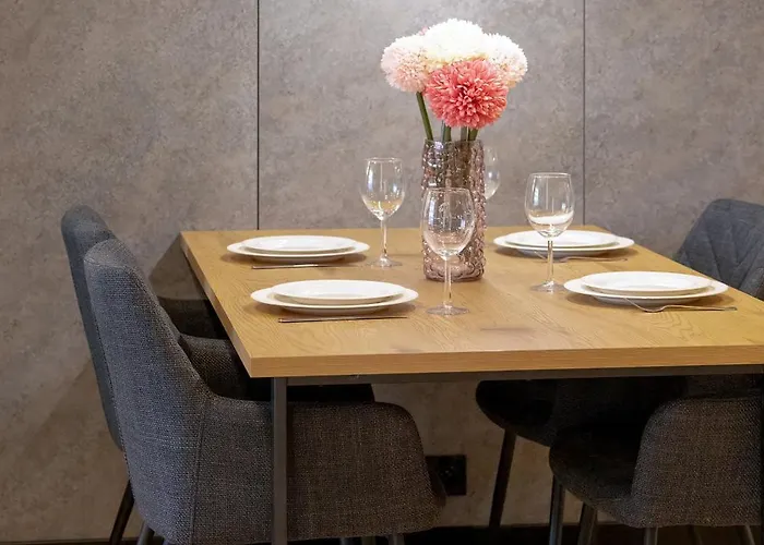 Modern With Ac & Parking In By Renters *