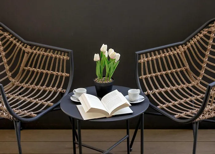 Modern With Ac & Parking In By Renters Lejlighed